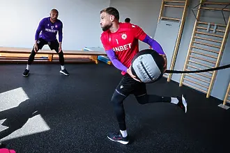 ЦСКА направи възстановителна тренировка след равенството с Шкендия (СНИМКИ)