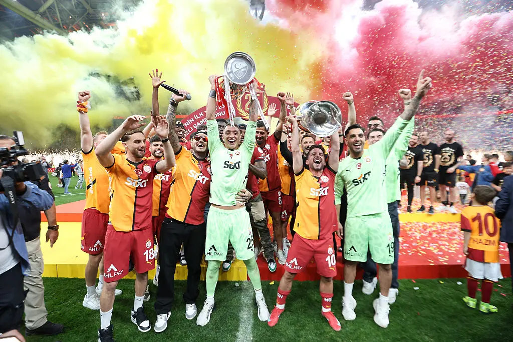 Фернандо Муслера вдига титлата на Турция / Getty Images 