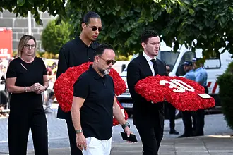 От Ливърпул поднесоха цветя на поклонението пред Жота и Силва