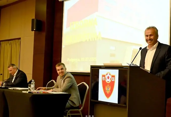 Легенда остава шеф на футбола в Черна гора
