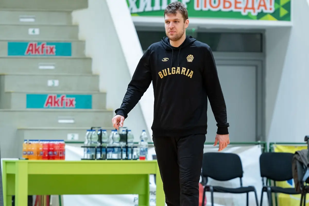 Александър Везенков
