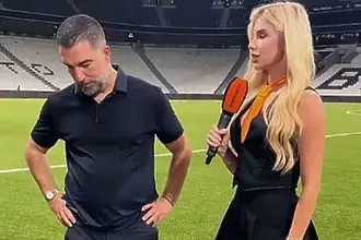 Неудобна ситуация: турска легенда избягва очен контакт със секси журналистка