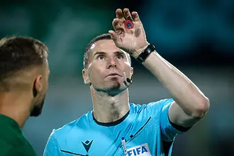 Кабаков имаше много работа с ВАР в скандинавското дерби в Лига Европа