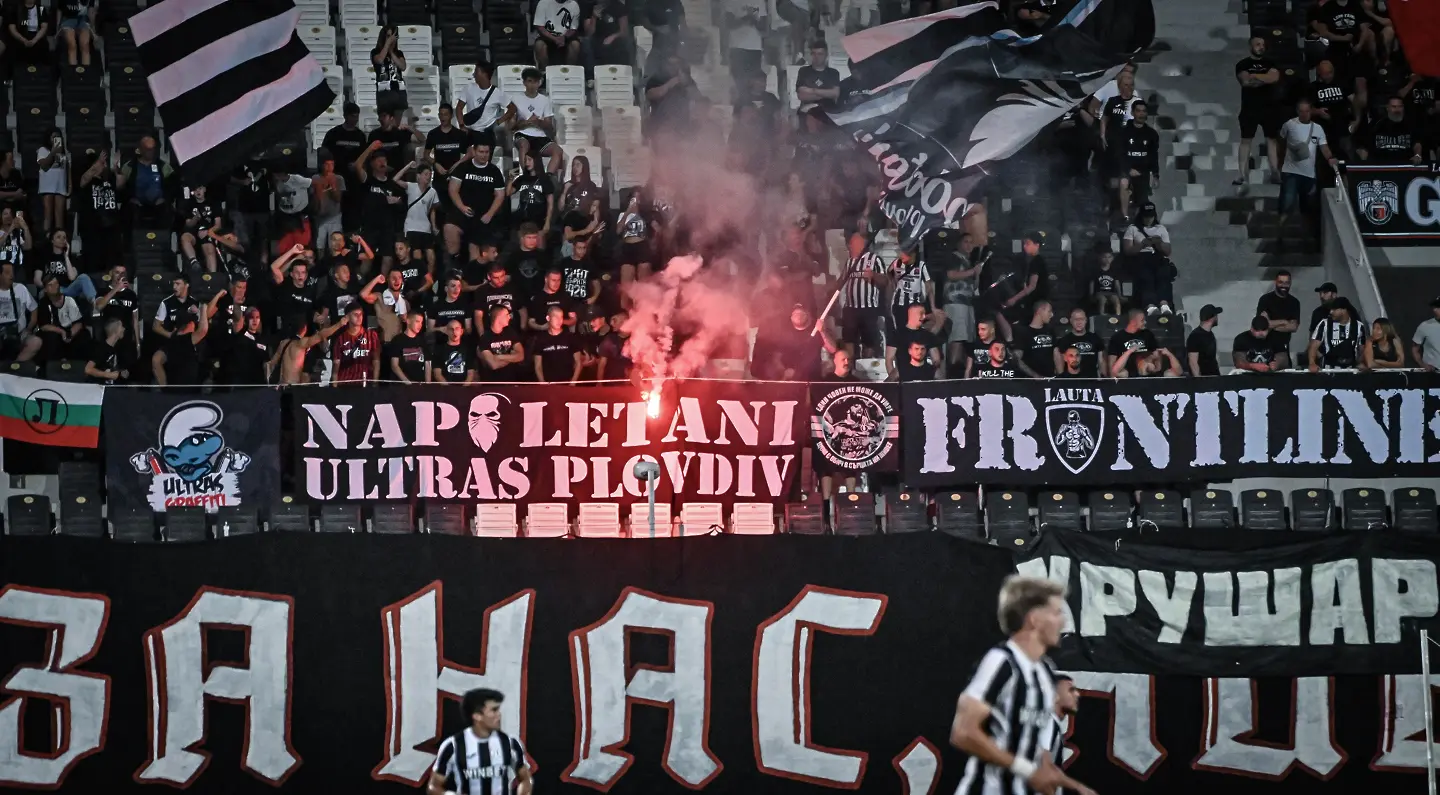 Фенове на Локомотив Пловдив / startphoto.bg 