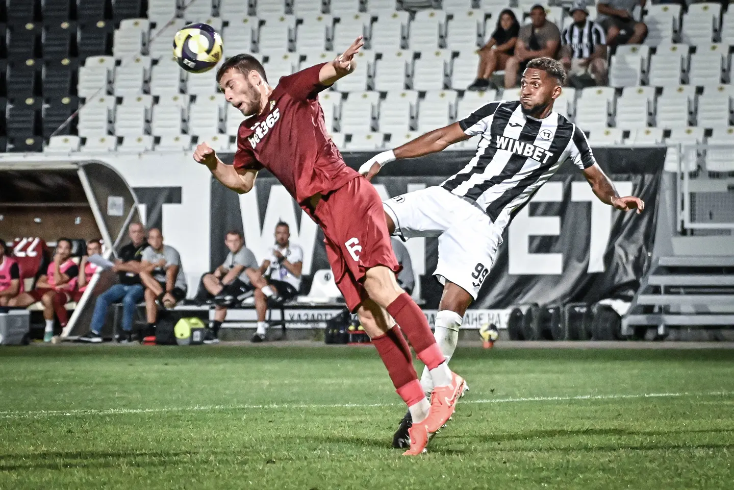 Мартин Георгиев срещу Жулиен Лами / startphoto.bg 