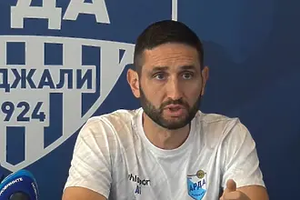 Александър Тунчев: Ще сбъркаме, ако пазим резултата, не искам това от играчите (ВИДЕО)