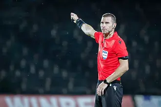 Кабаков отсъди дузпа и даде червен картон, а Утрехт е близо до Лига Европа
