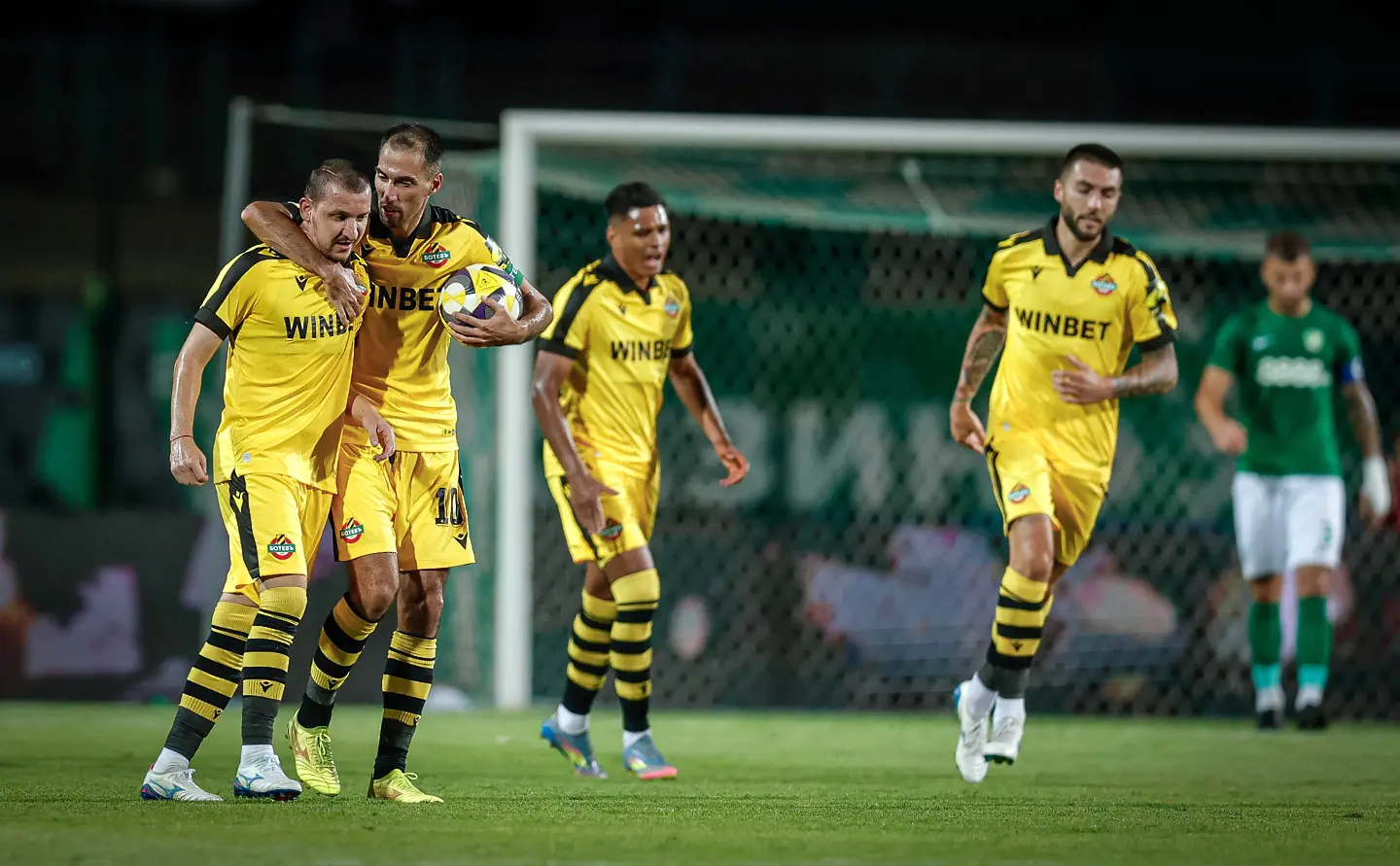 Тодор Неделев, Ивелин Попов, Ботев Пловдив / startphoto.bg