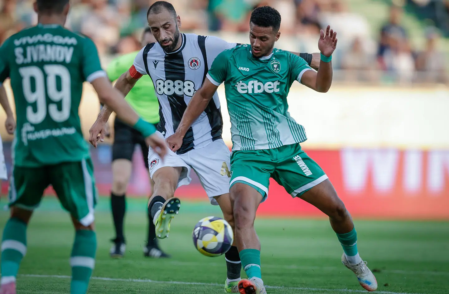 Мунир Шуиар (Лудогорец), Божидар Кацаров (Локомотив София) / startphoto.bg