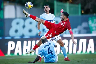 На живо: Арда - ЦСКА, викове оставка на малка част от феновете на червените