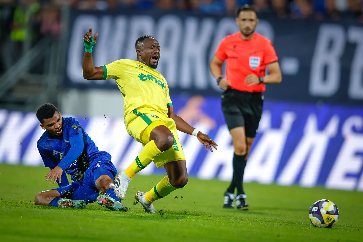 Нули за Левски и Лудогорец, отсъдена и отменена дузпа „минира“ дербито