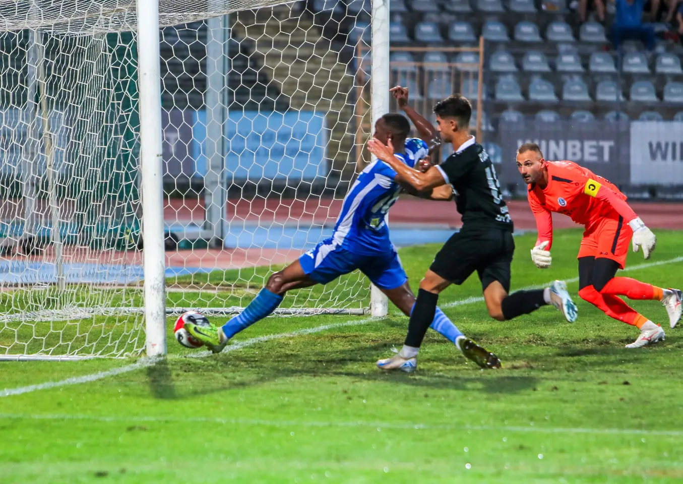 Момент от мача Дунав Русе - Черноморец / facebook.com/fcdunav