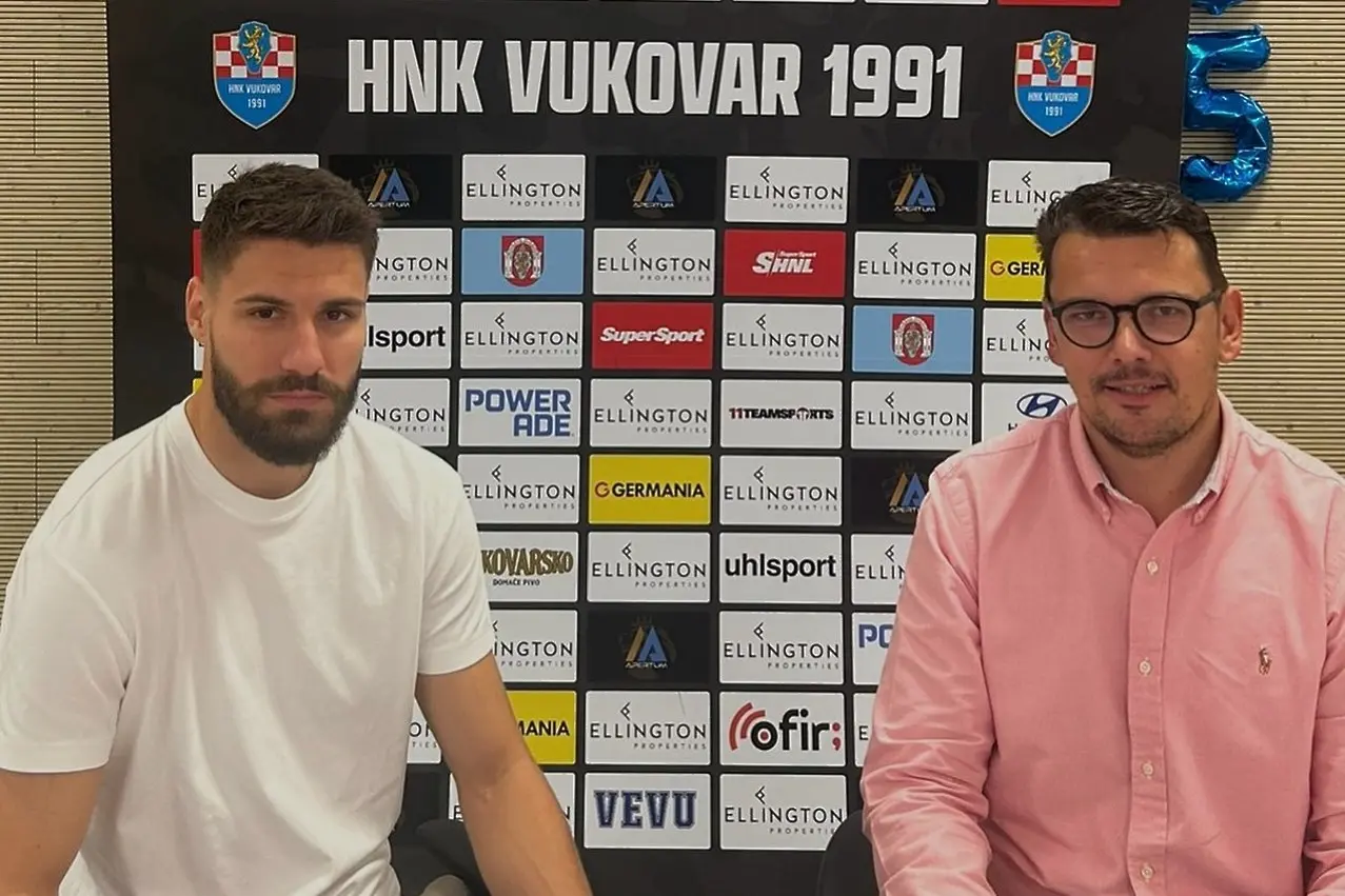Матей Маркович подписа с Вуковар / facebook.com/hnkvu1991official