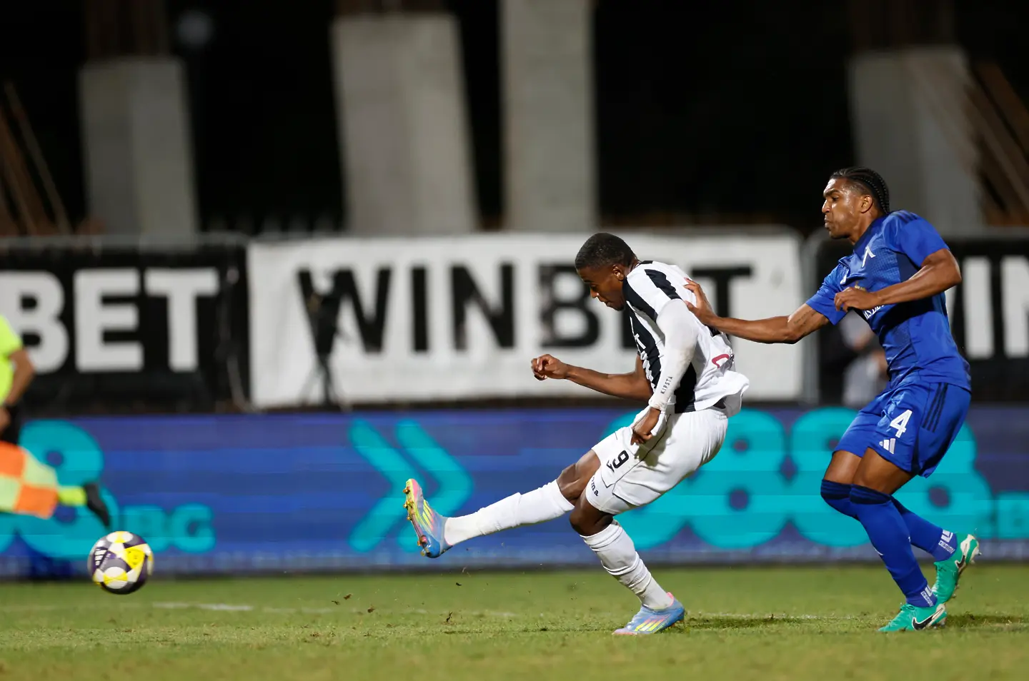 Хуан Переа вкара единственото попадение в мрежата на Левски / startphoto.bg