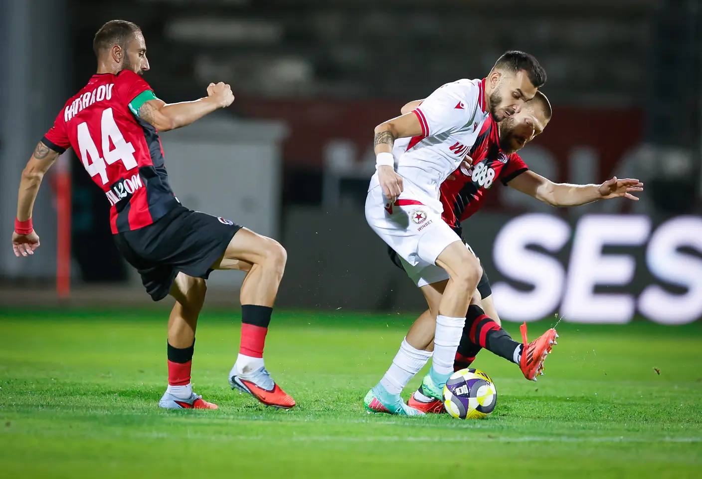 ЦСКА сгафи и в дебюта на Христо Янев, Локомотив София стана майстор на равенствата