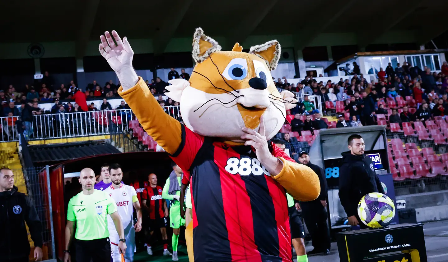 Талисманът на Локомотив София / startphoto.bg