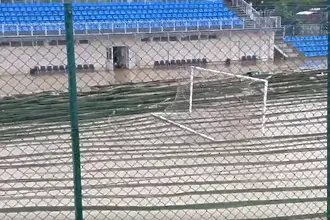 Стихията унищожи китен стадион на Черноморието (ВИДЕО)