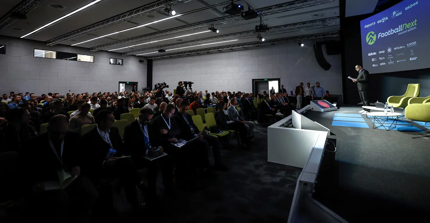 FootballNext 2/ startphoto.bg