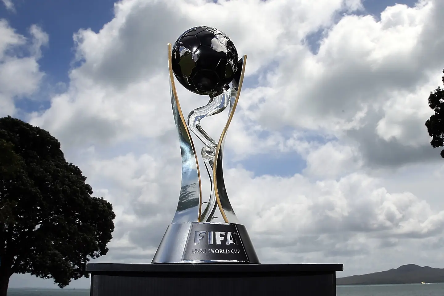 Трофеят на Световното първенство до 20 години / Getty Images