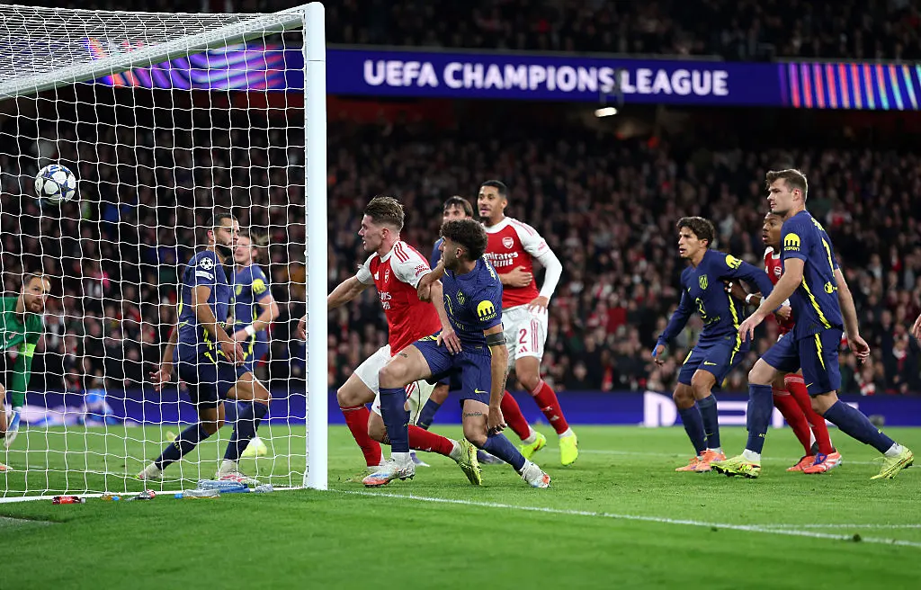 Виктор Гьокереш вкарва на Атлетико Мадрид / Getty Images 