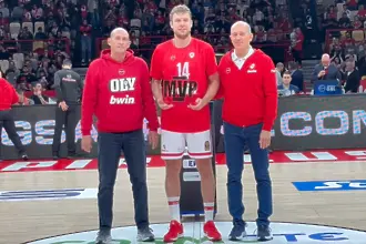 Везенков получи приза си за MVP на гръцкото първенство за миналия сезон (ВИДЕО)