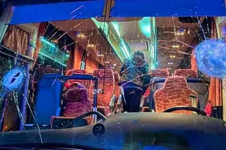 Трагедия в Италия: Шофьор на автобус почина след жестока атака с камъни от баскетболни фенове