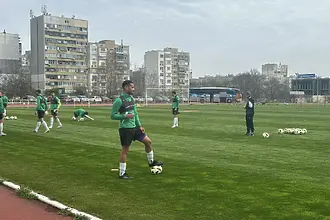 Треньорът на Черно море Илиан Илиев определи група от 21 футболист...
