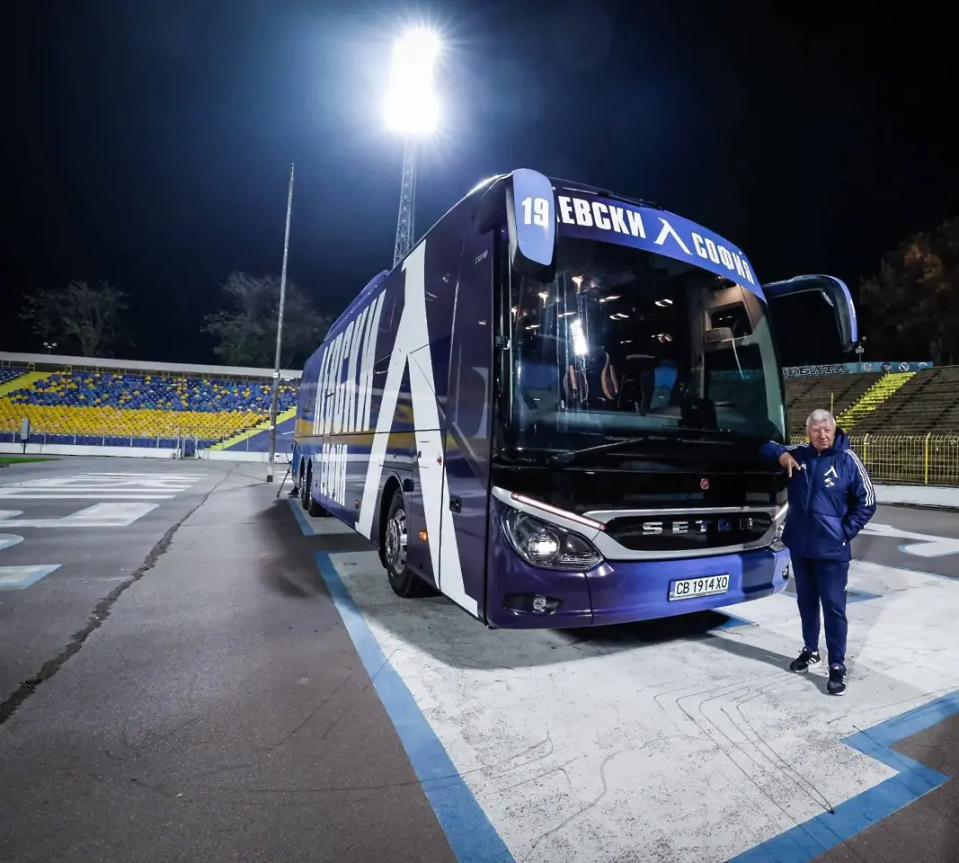 Нов автобус на Левски / levski.bg
