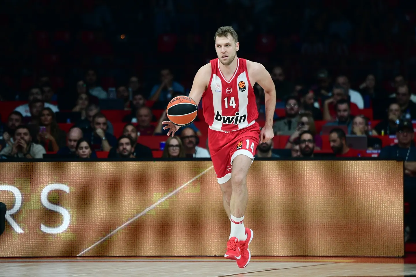 Александър Везенков / www.facebook.com/olympiacosbc