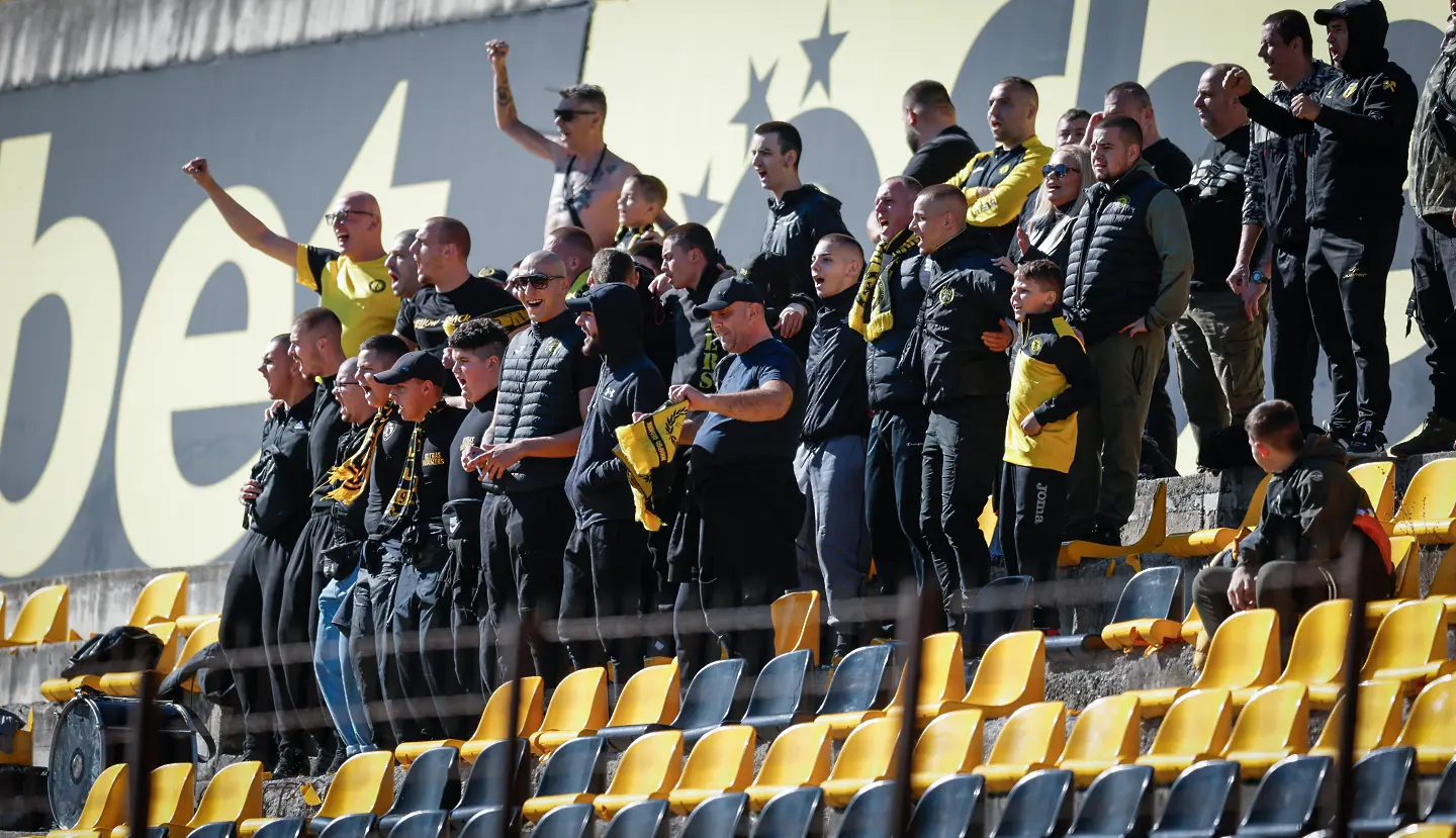 Фенове на Миньор Перник / starphoto.bg