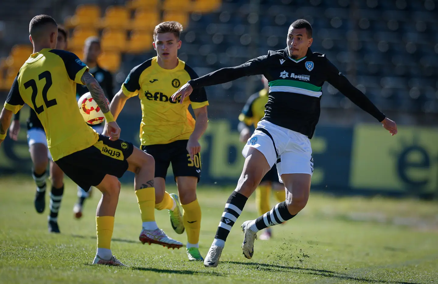 Миньор Перник - Черно море / startphoto.bg