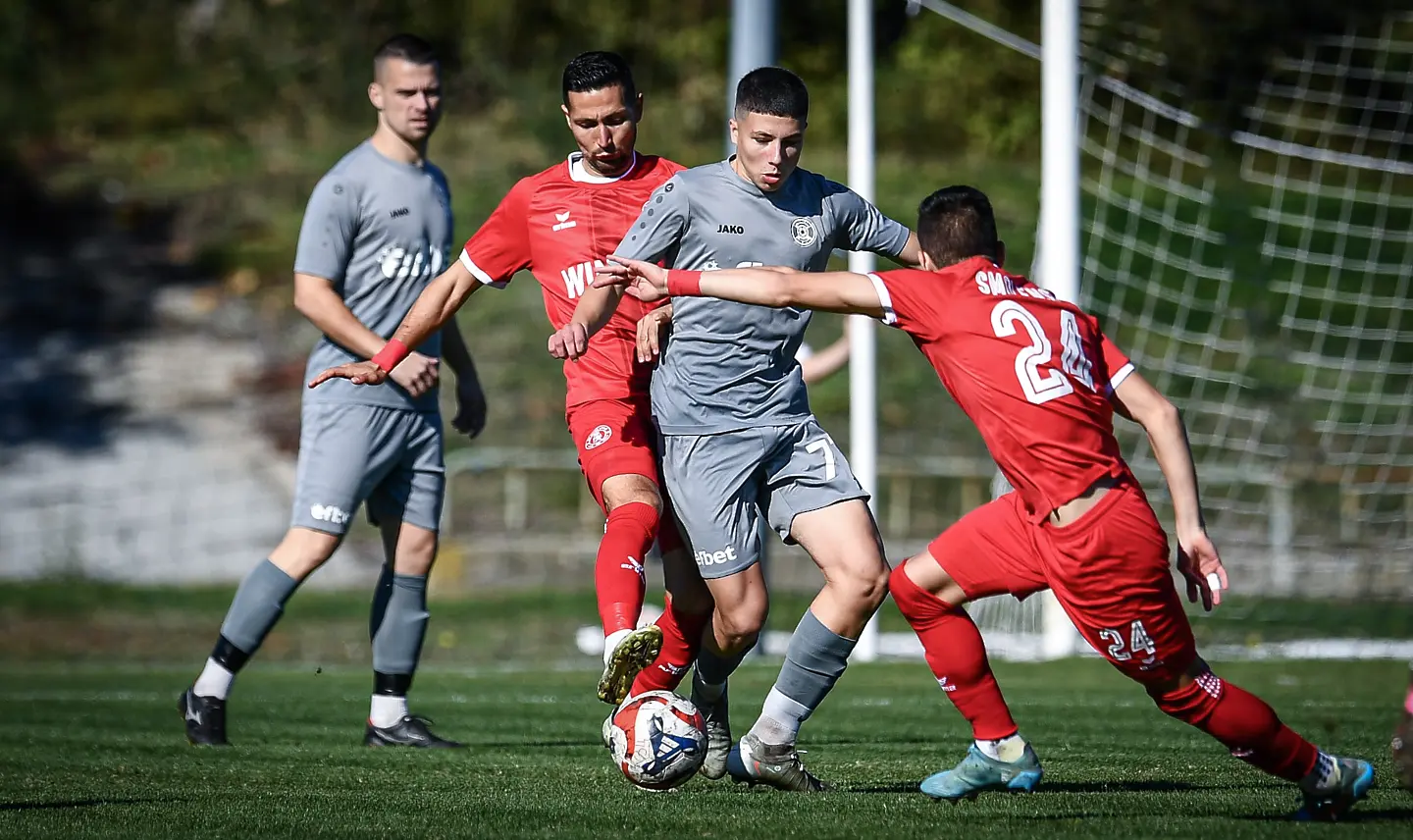 Загорец Нова Загора - Ботев Врац / startphoto.bg