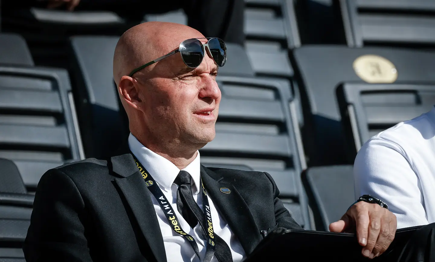 В Деня на народните будители: Прекратиха Локомотив Пловдив - Ботев Пловдив след скандал (ВИДЕО)