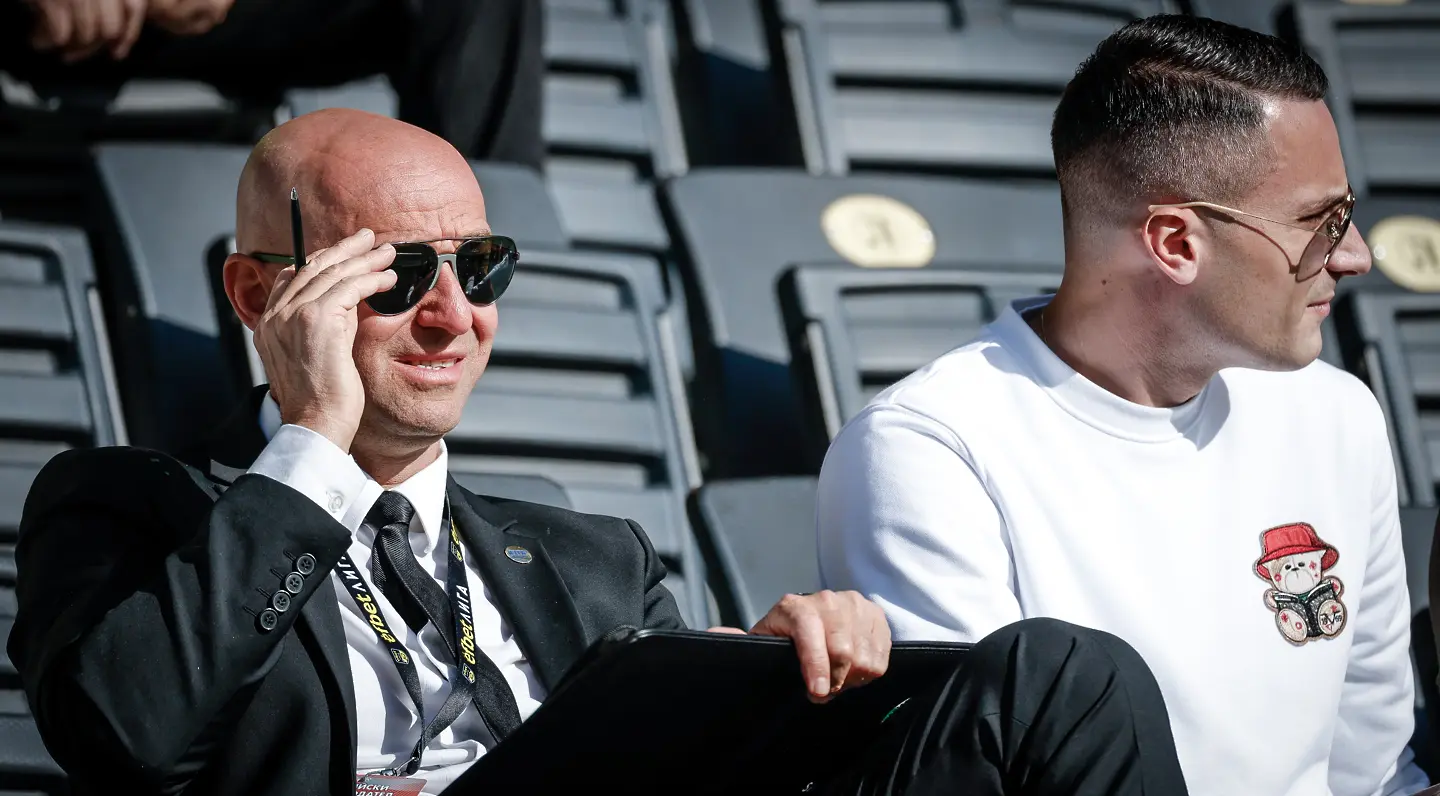 В Деня на народните будители: Прекратиха Локомотив Пловдив - Ботев Пловдив след скандал (ВИДЕО)