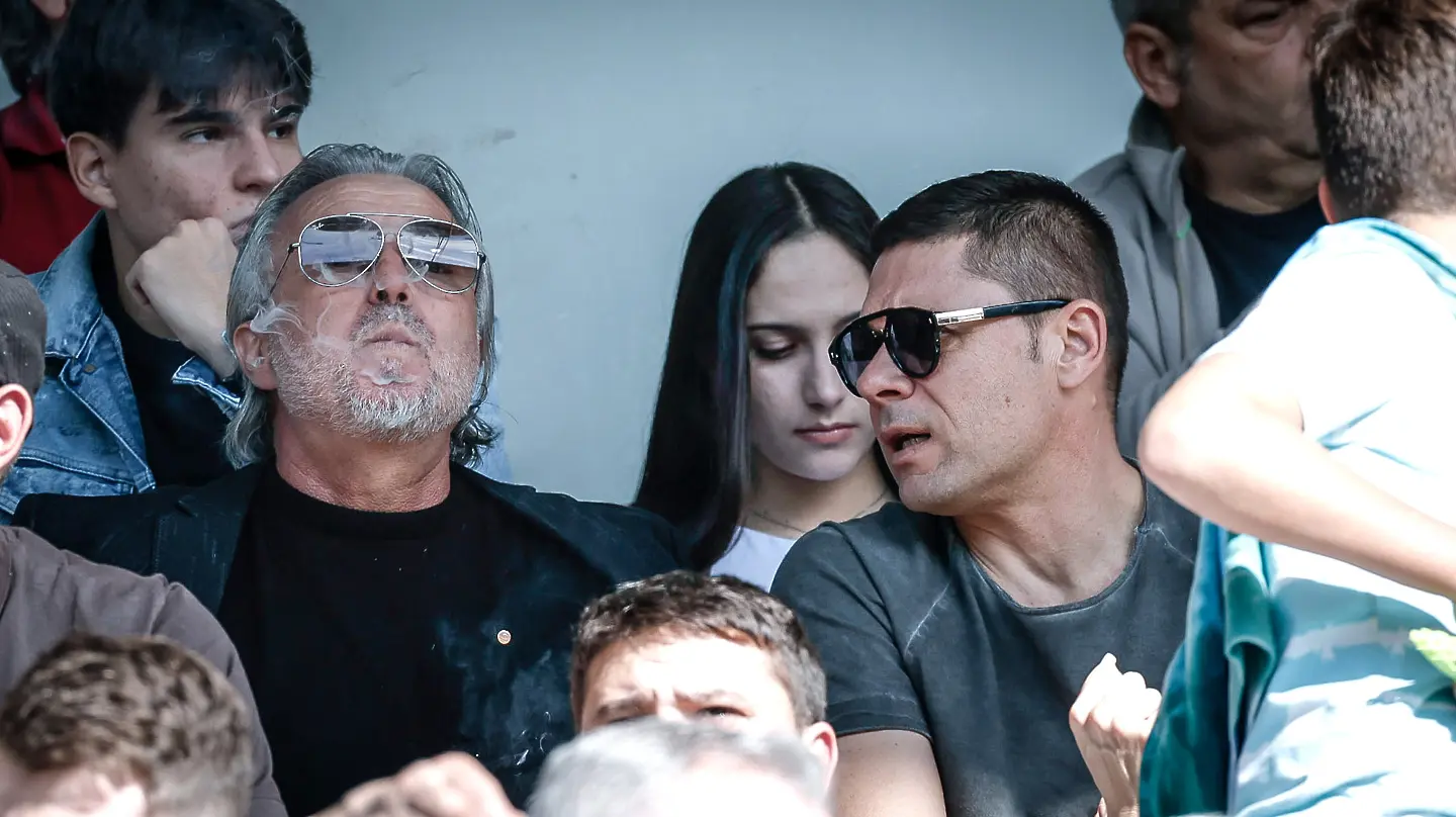 В Деня на народните будители: Прекратиха Локомотив Пловдив - Ботев Пловдив след скандал (ВИДЕО)