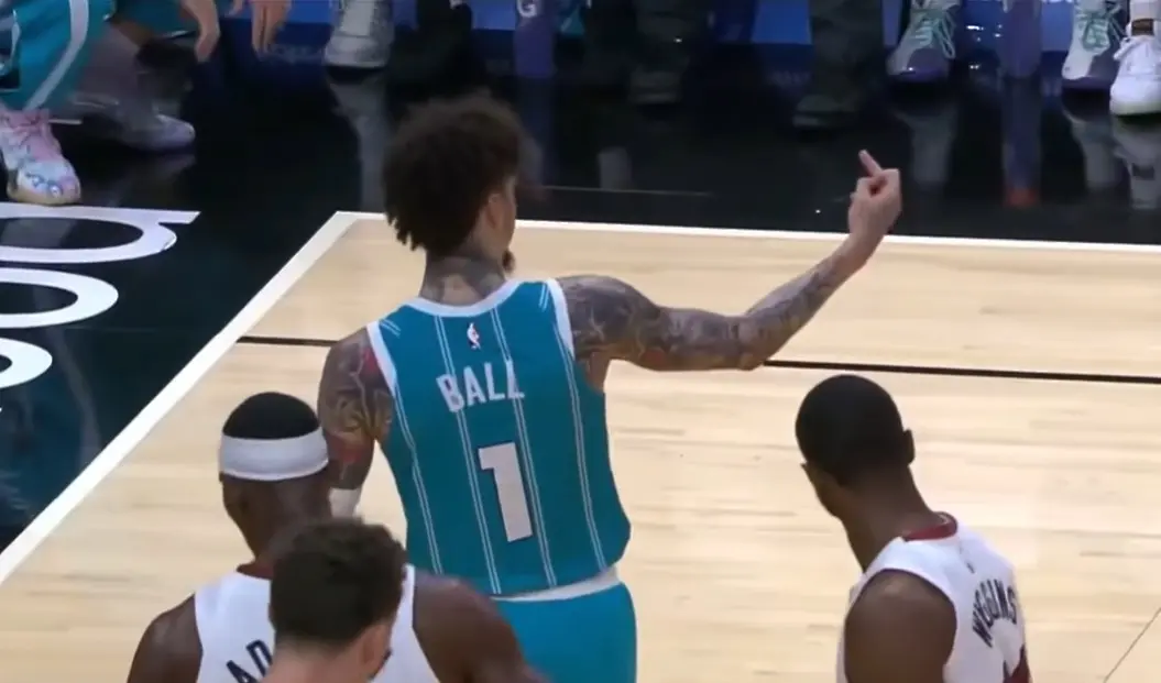 Среден пръст = 35 000 долара (ВИДЕО)