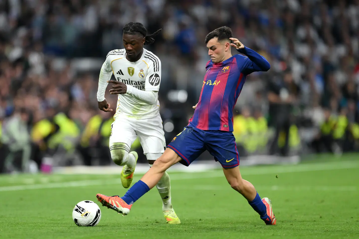 Едуардо Камавинга, Педри / Getty Images