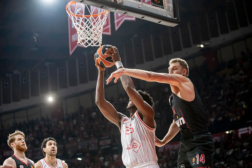 Олимпиакос и Везенков обърна "българския" Апоел Тел Авив