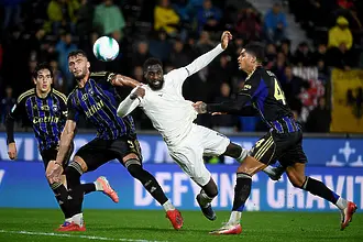 Пиза остана без победа в Серия А, но тя не отиде и при Лацио