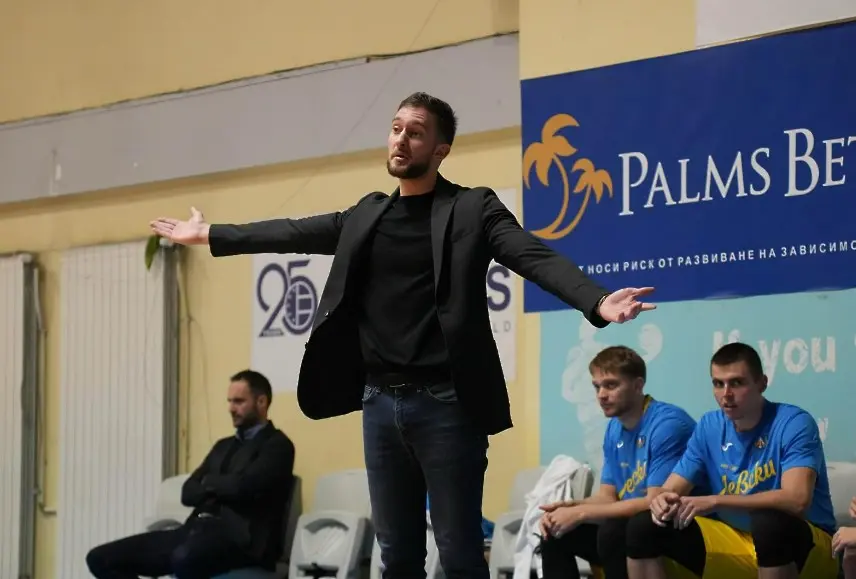 Синът на Тити Папазов води Левски срещу Черно море