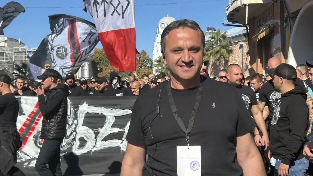 За снимките на филм: малък фен надъха феновете на Локомотив преди дербито на Пловдив (ВИДЕО)