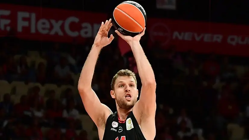 Александър Везенков / www.facebook.com/olympiacosbc