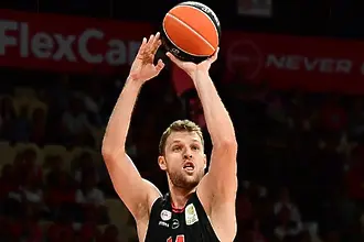 Везенков с прекрасен мач при успех на Олимпиакос над Ираклис