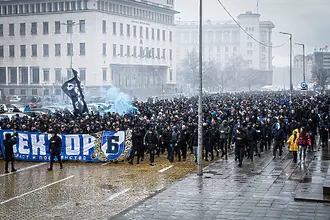Привържениците на Левски с традиционното шествие преди мача с ЦСКА
