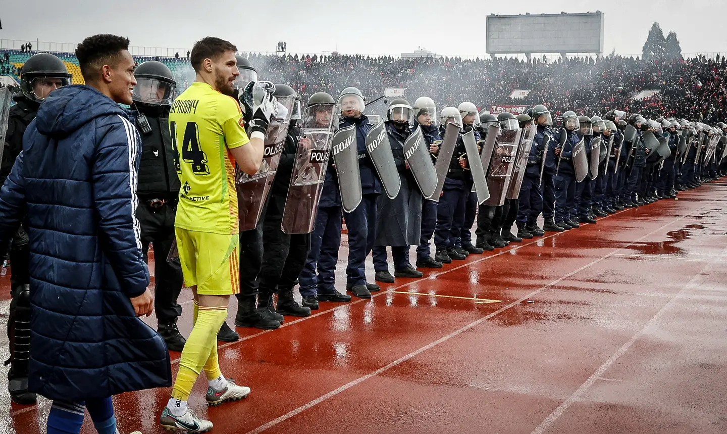 Мобилизират 2000 полицаи за Левски – ЦСКА, ще се използват и дронове