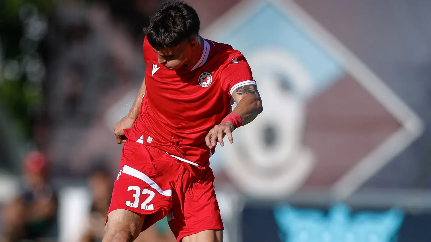 Ден преди дербито – дубълът на ЦСКА хвърли геле срещу Владо Манчев и Миньор