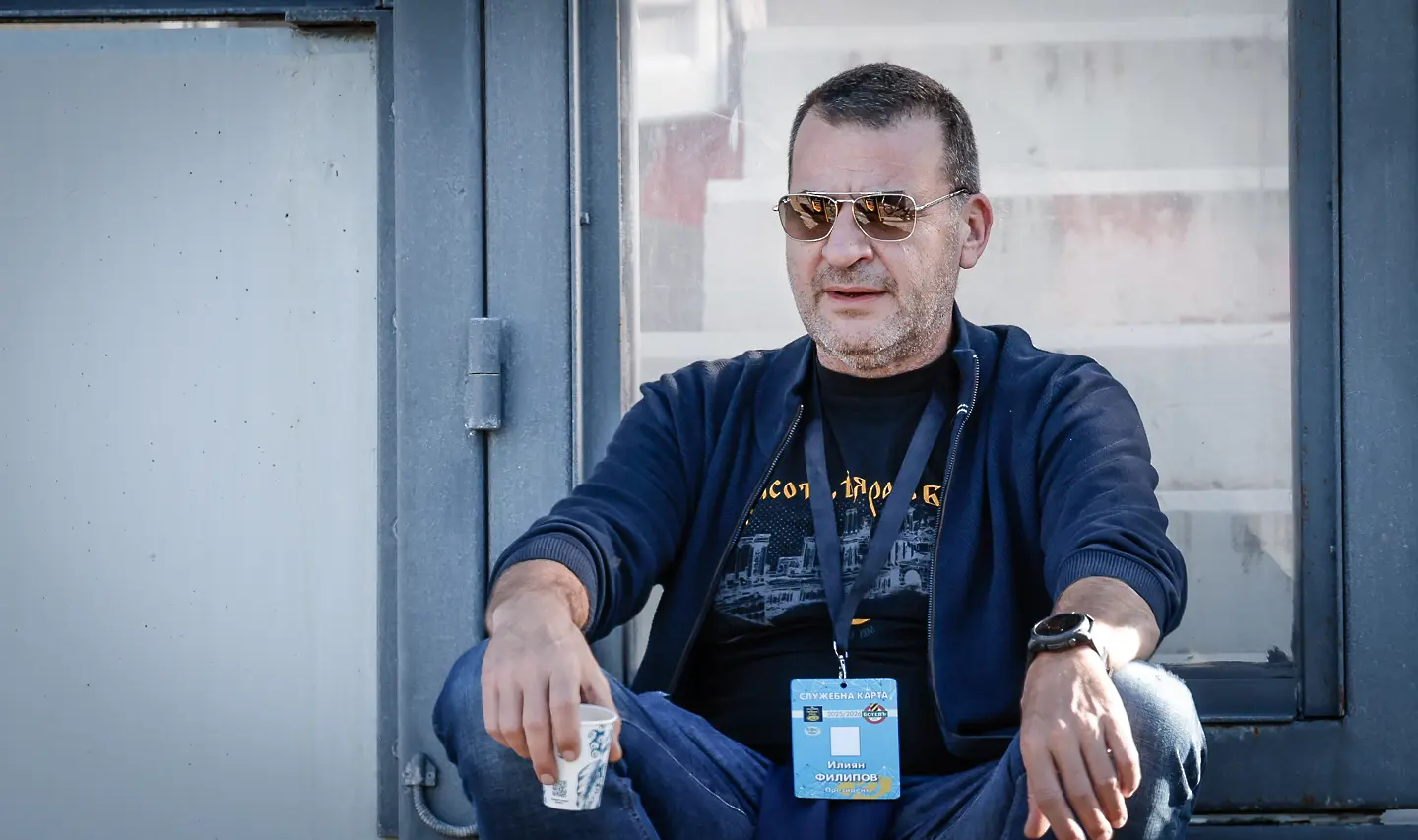 В Деня на народните будители: Прекратиха Локомотив Пловдив - Ботев Пловдив след скандал (ВИДЕО)