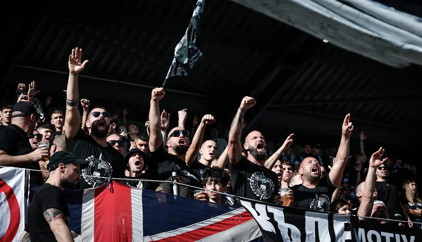 В Деня на народните будители: Прекратиха Локомотив Пловдив - Ботев Пловдив след скандал (ВИДЕО)