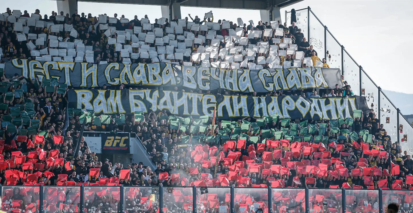 В Деня на народните будители: Прекратиха Локомотив Пловдив - Ботев Пловдив след скандал (ВИДЕО)