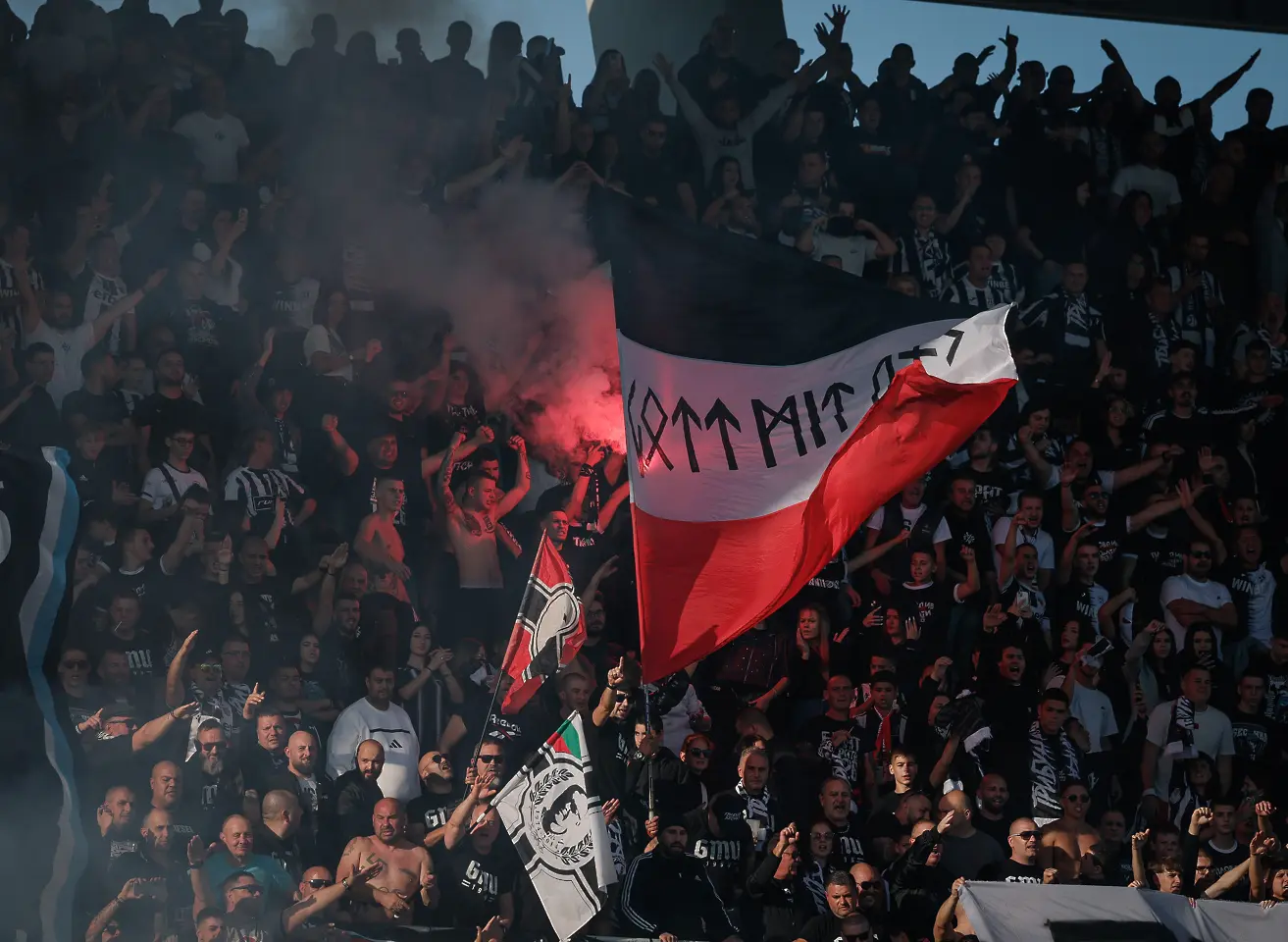 Фенове на Локомотив Пловдив / startphoto.bg 